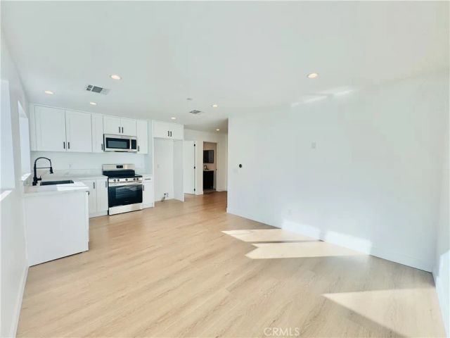 6860 Aura Avenue, Reseda, CA 91335