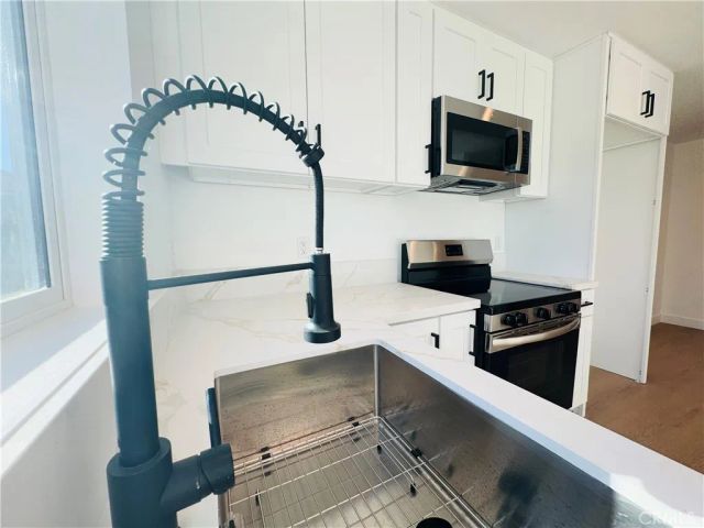 6860 Aura Avenue, Reseda, CA 91335