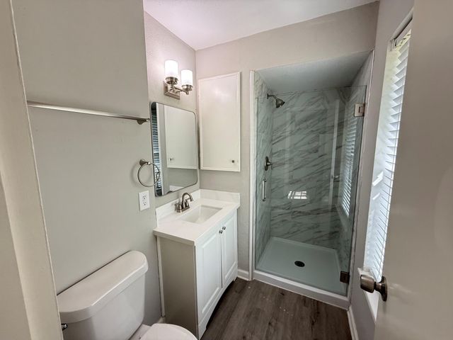 123 Lone Oak Drive, Highlands, TX 77562