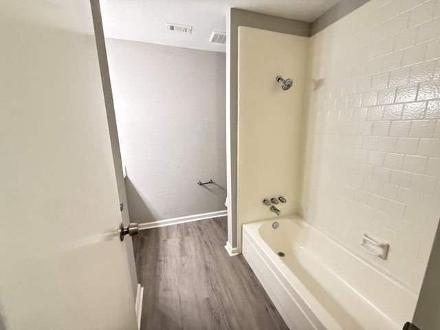 123 Lone Oak Drive, Highlands, TX 77562