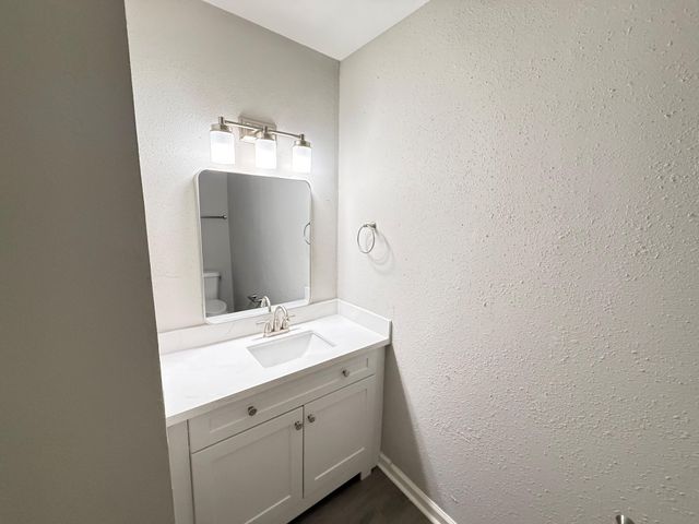 123 Lone Oak Drive, Highlands, TX 77562