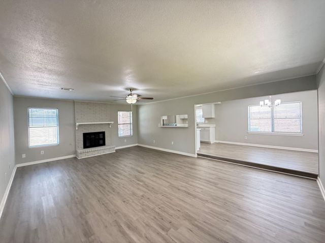 123 Lone Oak Drive, Highlands, TX 77562