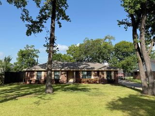 123 Lone Oak Drive, Highlands, TX 77562