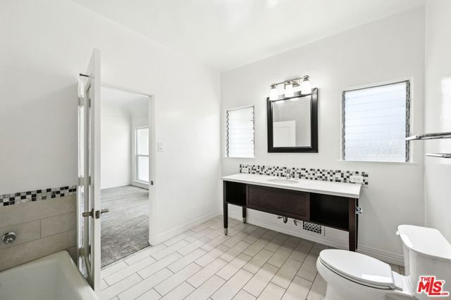 100 N Mansfield Avenue, Los Angeles, CA 90036