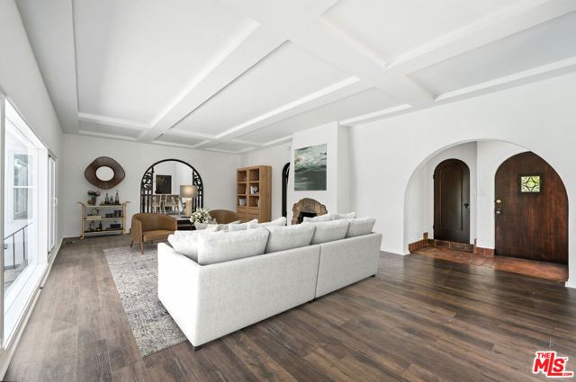 100 N Mansfield Avenue, Los Angeles, CA 90036