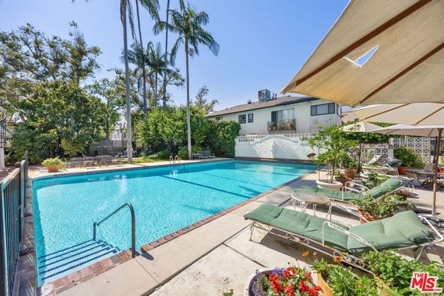 100 N Mansfield Avenue, Los Angeles, CA 90036