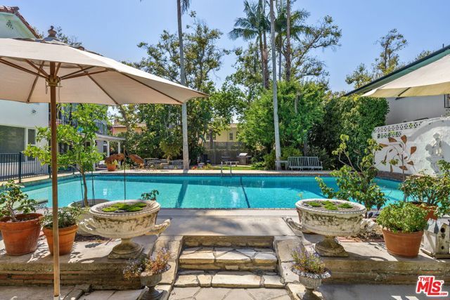 100 N Mansfield Avenue, Los Angeles, CA 90036