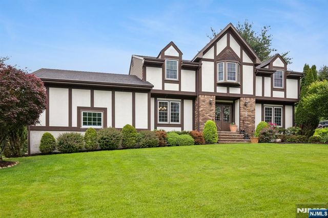 15 Bourbon Street, Wayne, NJ 07470