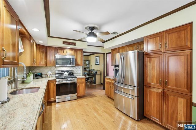 15 Bourbon Street, Wayne, NJ 07470