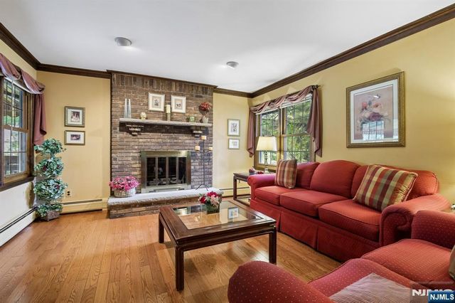 15 Bourbon Street, Wayne, NJ 07470