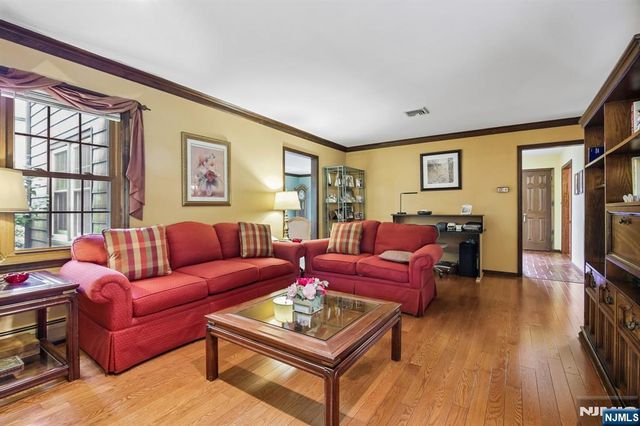 15 Bourbon Street, Wayne, NJ 07470