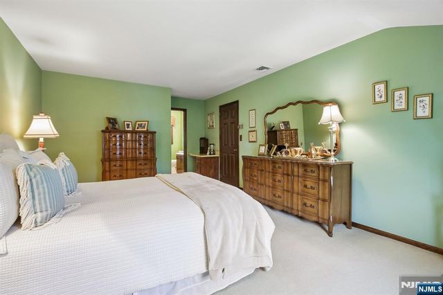 15 Bourbon Street, Wayne, NJ 07470