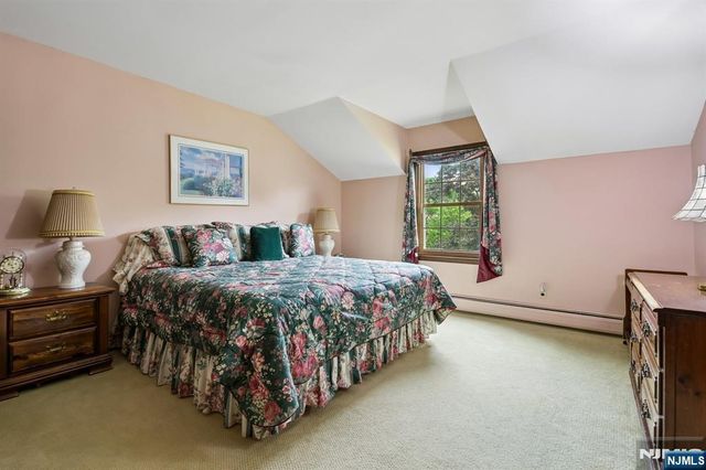 15 Bourbon Street, Wayne, NJ 07470