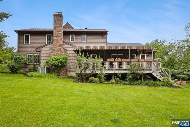 15 Bourbon Street, Wayne, NJ 07470