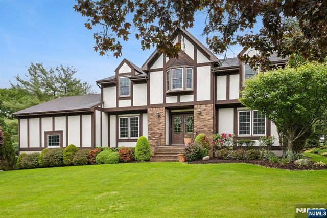 15 Bourbon Street, Wayne, NJ 07470
