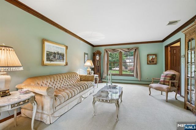 15 Bourbon Street, Wayne, NJ 07470