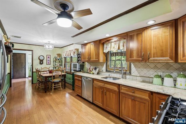 15 Bourbon Street, Wayne, NJ 07470