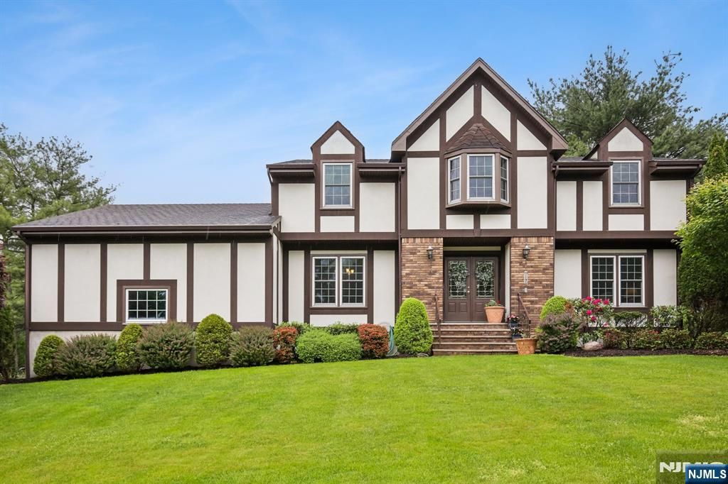 15 Bourbon Street, Wayne, NJ 07470