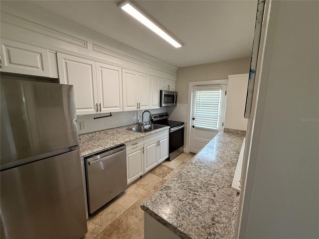 534 W OSCEOLA STREET, Clermont, FL 34711