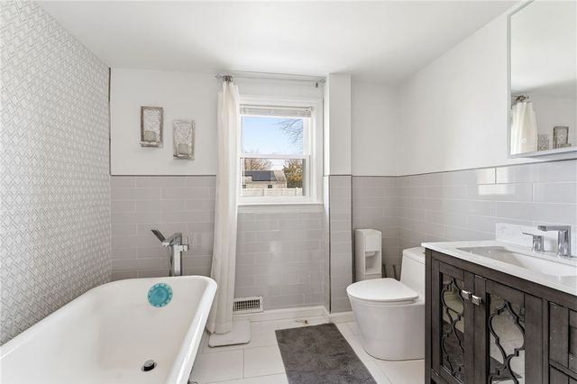 136 Missouri Drive, Warwick, RI 02886