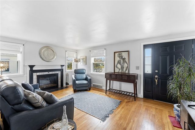 136 Missouri Drive, Warwick, RI 02886