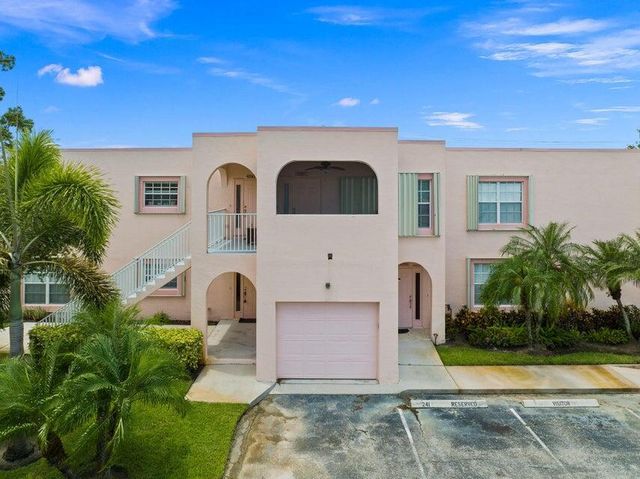 2087 SE Wild Meadow Circle, Port St. Lucie, FL 34952