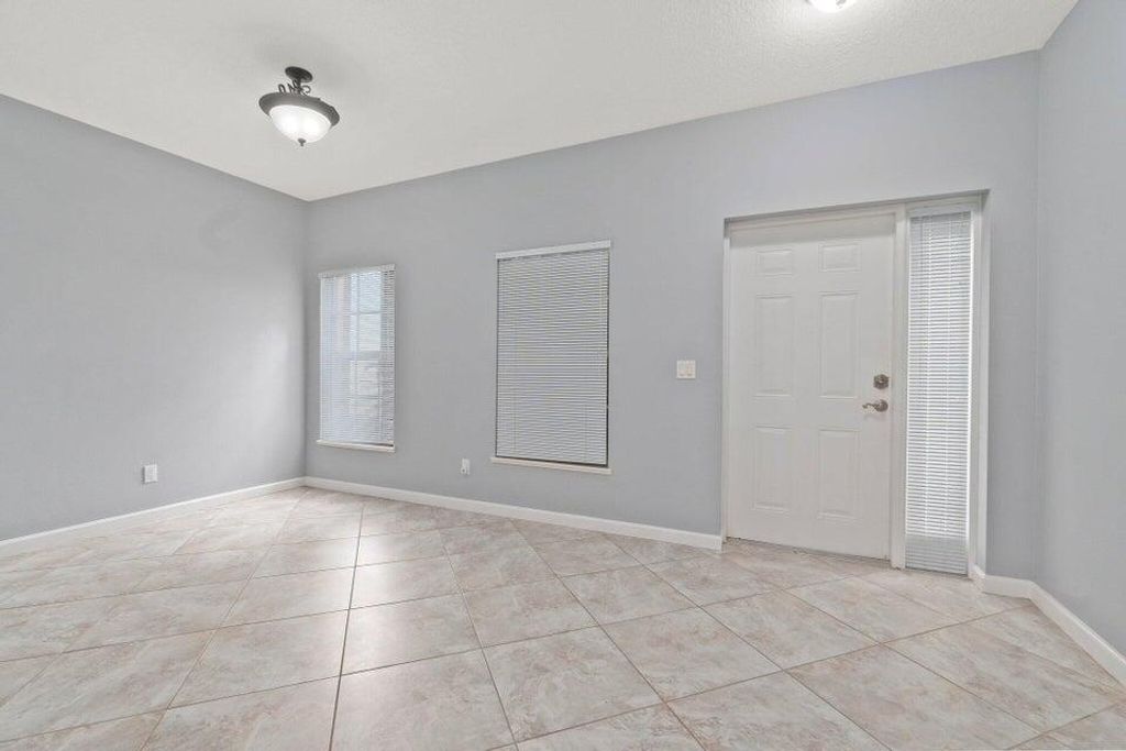 2087 SE Wild Meadow Circle, Port St. Lucie, FL 34952