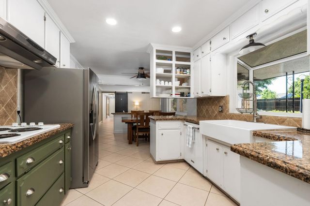 1324 W Fremont Avenue, Fresno, CA 93711