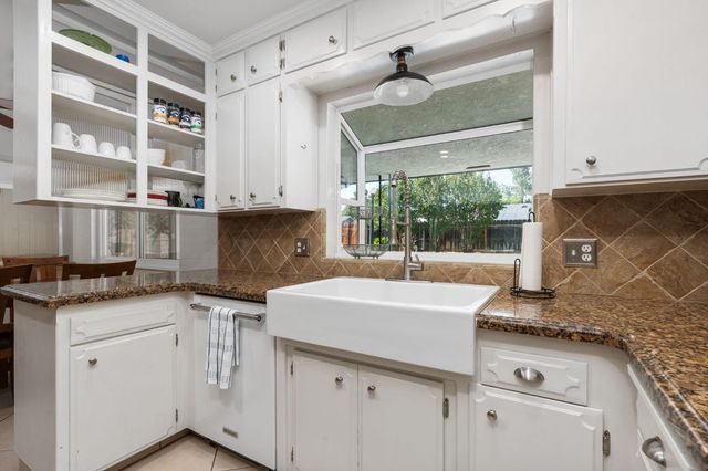 1324 W Fremont Avenue, Fresno, CA 93711
