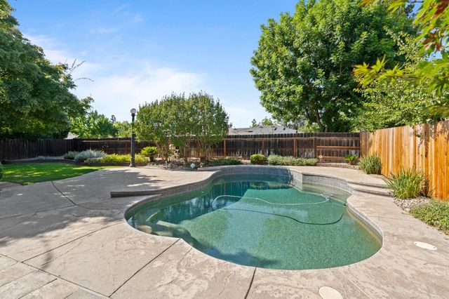 1324 W Fremont Avenue, Fresno, CA 93711