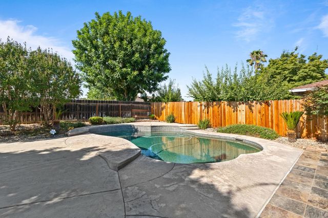 1324 W Fremont Avenue, Fresno, CA 93711