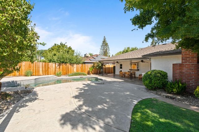 1324 W Fremont Avenue, Fresno, CA 93711