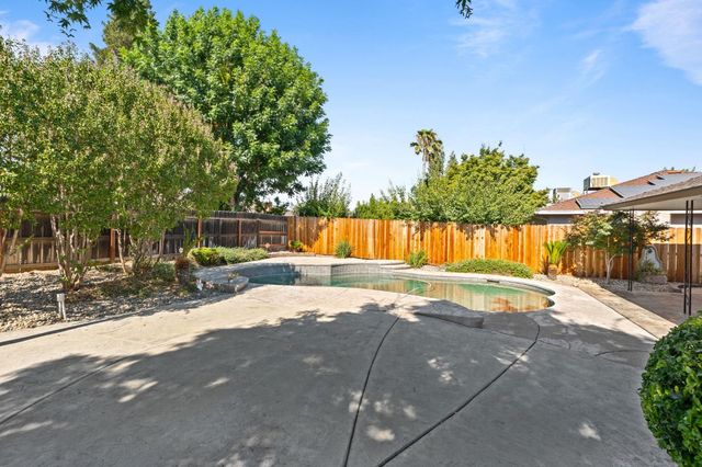 1324 W Fremont Avenue, Fresno, CA 93711