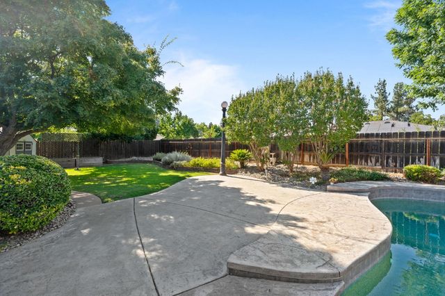 1324 W Fremont Avenue, Fresno, CA 93711