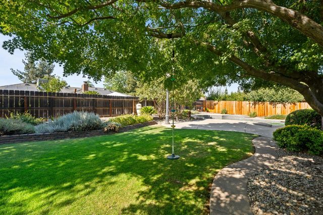 1324 W Fremont Avenue, Fresno, CA 93711