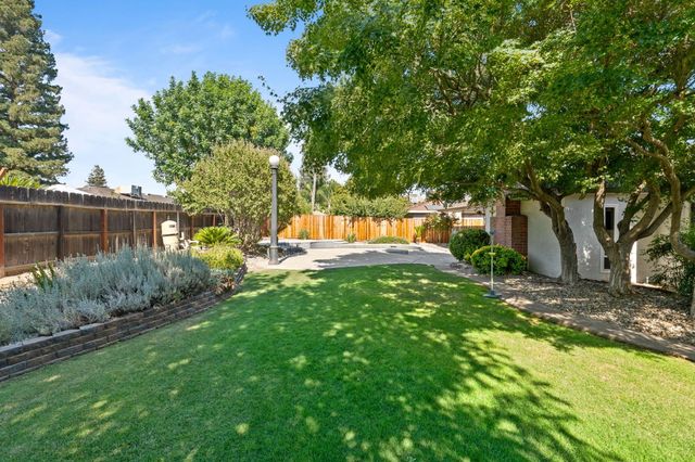 1324 W Fremont Avenue, Fresno, CA 93711