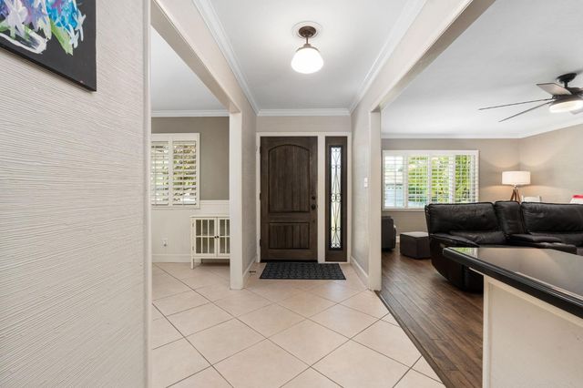 1324 W Fremont Avenue, Fresno, CA 93711