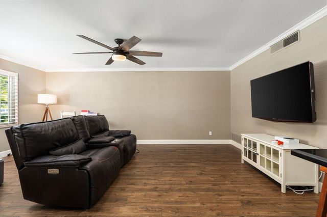 1324 W Fremont Avenue, Fresno, CA 93711