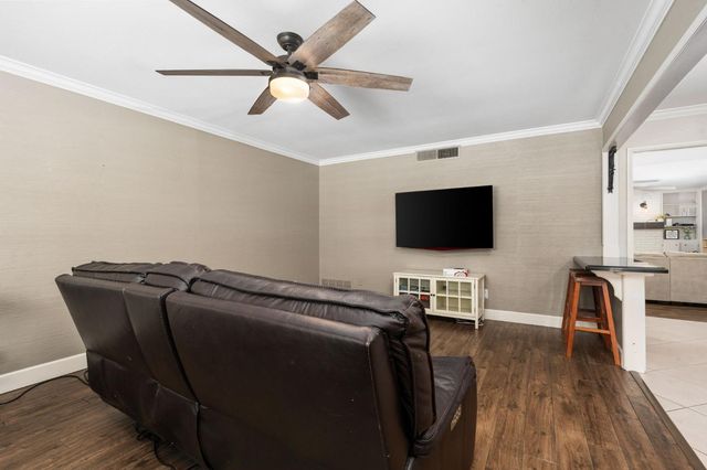 1324 W Fremont Avenue, Fresno, CA 93711
