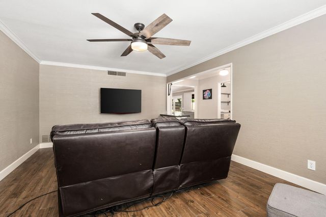 1324 W Fremont Avenue, Fresno, CA 93711