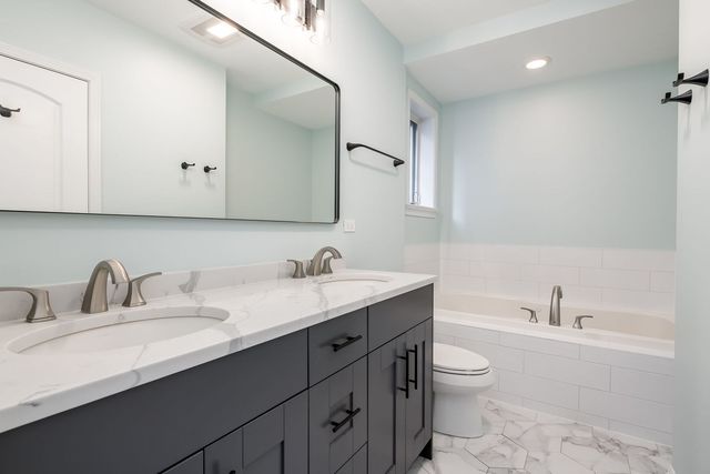 1523 W Thomas Street 1, Chicago, IL 60642