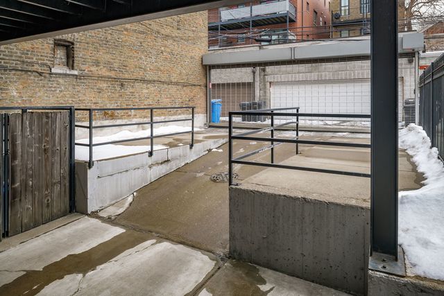 1523 W Thomas Street 1, Chicago, IL 60642