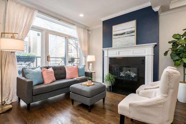 1523 W Thomas Street 1, Chicago, IL 60642