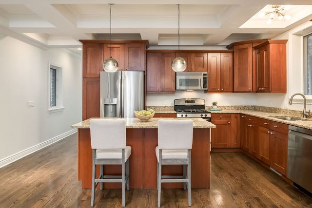 1523 W Thomas Street 1, Chicago, IL 60642