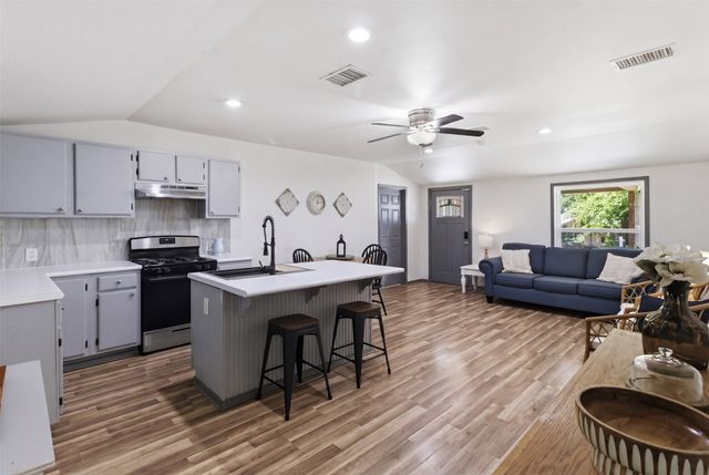 10015 Shoreline Drive, Wills Point, TX 75169