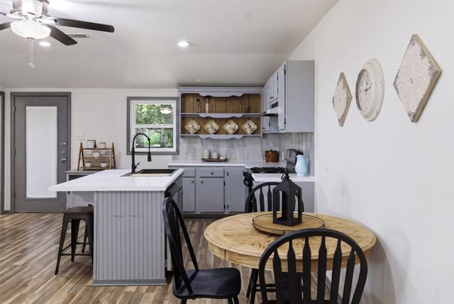 10015 Shoreline Drive, Wills Point, TX 75169