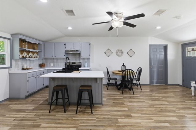 10015 Shoreline Drive, Wills Point, TX 75169