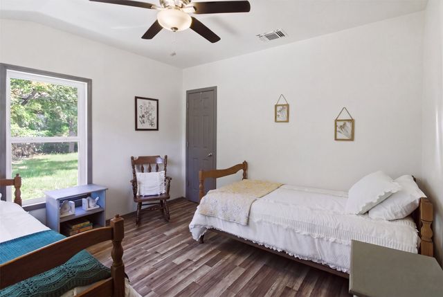 10015 Shoreline Drive, Wills Point, TX 75169