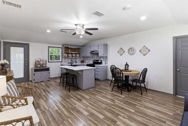10015 Shoreline Drive, Wills Point, TX 75169