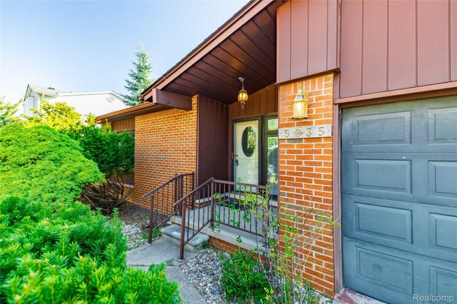 5035 Hillcrest Court, Trenton, MI 48183
